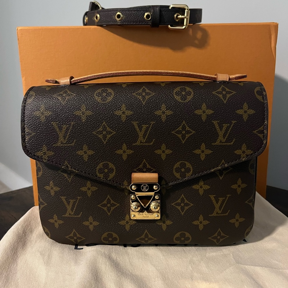 Authentic Louis Vuitton Pochette Metis